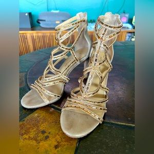 Antonio Melani Gold Sequin Leather Heels 👠💛